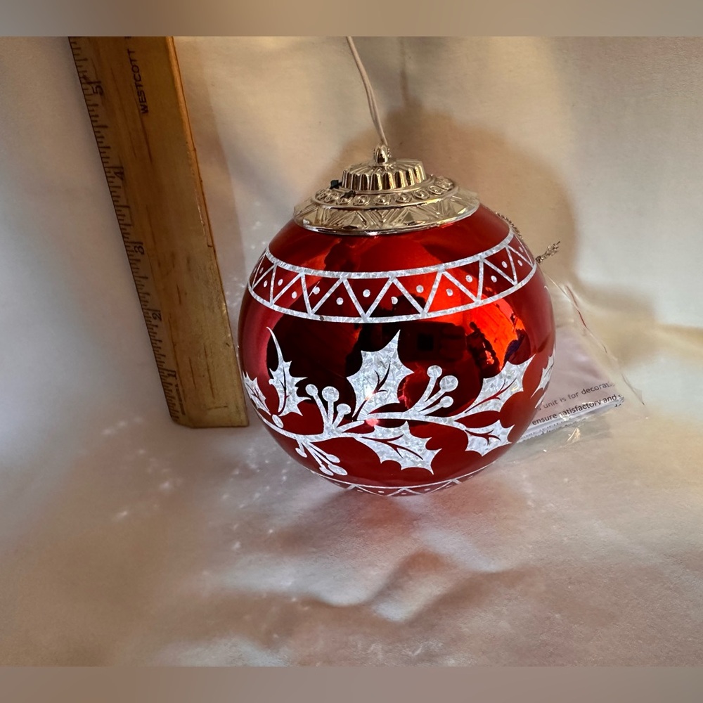 NWT Light-up Red & Silver‎ Ornament- 4”